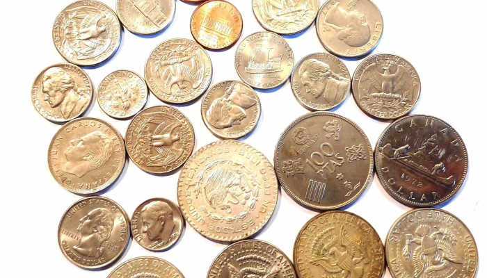 25 monedas variadas, algunas de plata