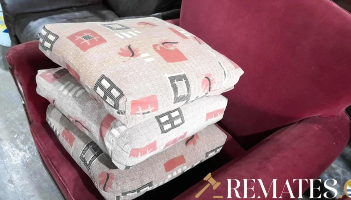 3 almohadones cuadrados