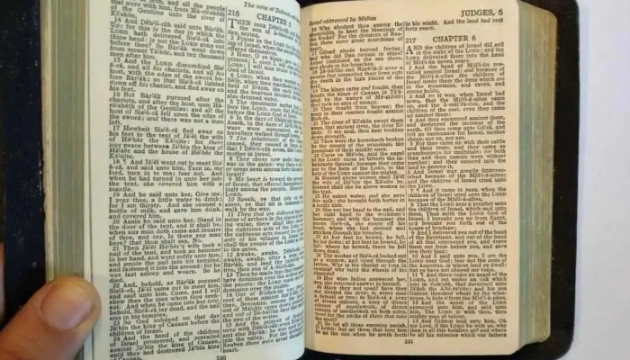 3 Biblias Diferentes 1 En Ingles 2 - 05-06-2021