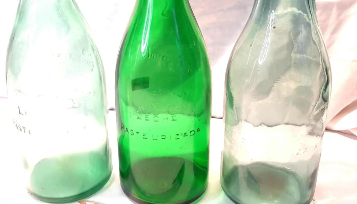 3 Botellas De Conaprole Nro 8 2 Verdos 2 - 05-06-2021