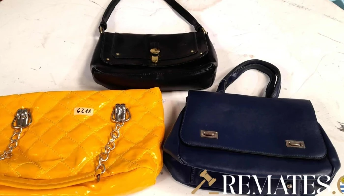 3 carteras 2 negras y mostaza