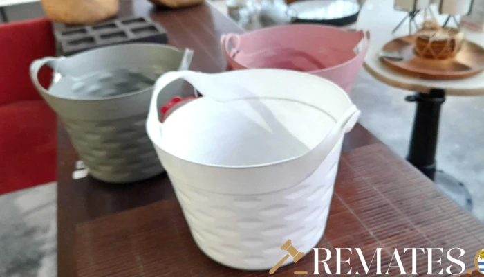 3 cestos de plastico