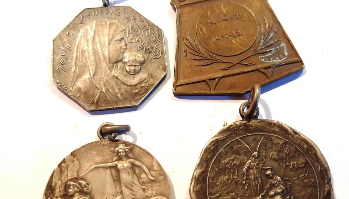 3 Medallas Uruguayas Algunas De Plata Y 2 - 05-06-2021