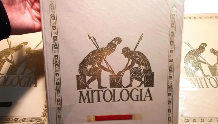 3 Tomos De Libros De Mitologia -  2 - 05-06-2021