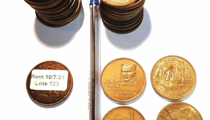 30 Monedas De 5 Pesos Uruguayas 1975 2 1 - 05-06-2021