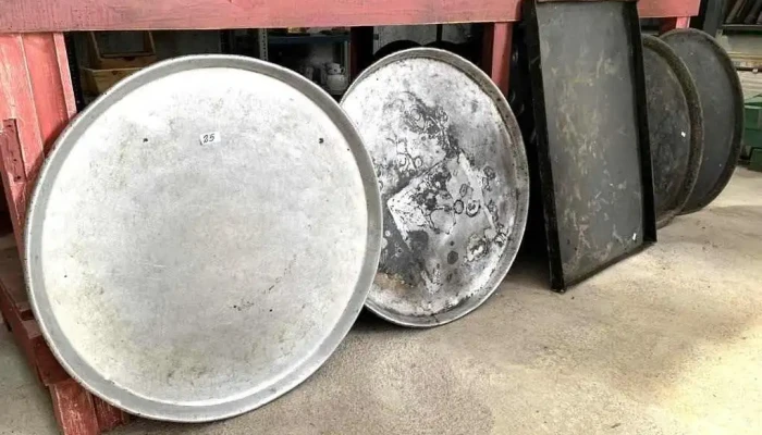 4 Asaderas Circulares 0,69 Diam. Y Una Rectangular 0,79 X 0,54