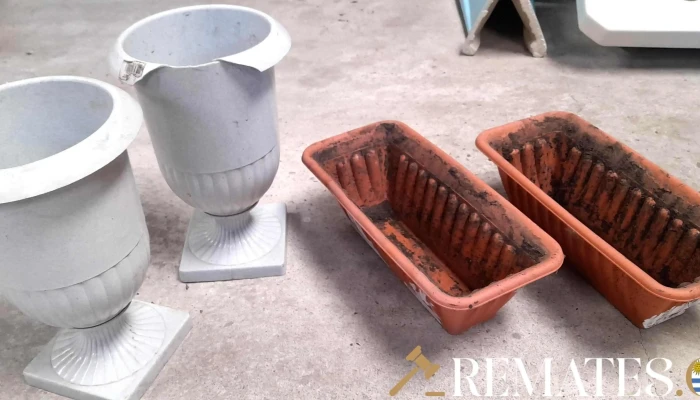 4 macetas 2 jardineras y 2 altas