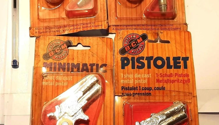 4 Pistolas miniatura de juguete inglesas cerradas