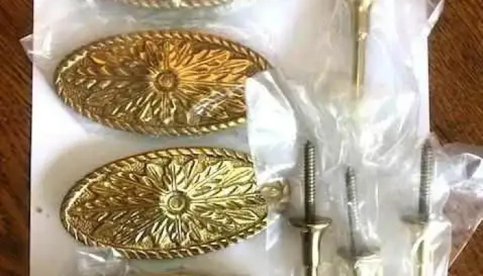 4 soportes o ganchos para cortina en bronce base ovalada