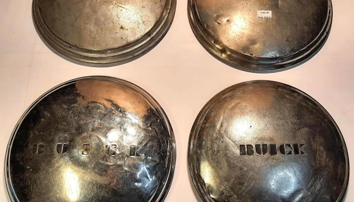 4 tazas / cobertores de llantas Buick acero (1 diferente un poco mas chica)