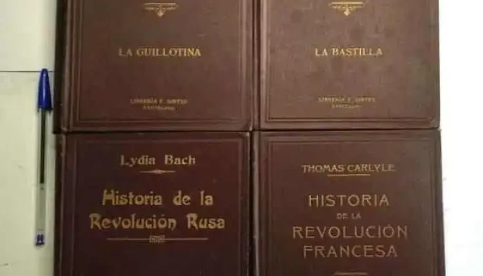 4 tomos de Historia de la Revolucion Francesa