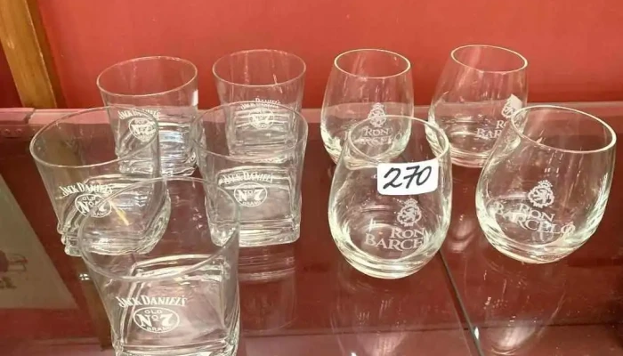 4 Vasos De Ron Y 5 De Wisky -  1 - 06-12-2020