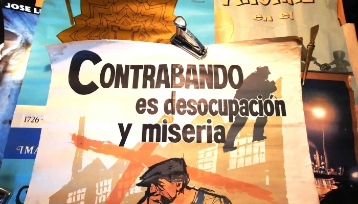 5 posters publicidad Bhu, Ancap (solo tapa), publicidad contra contrabando (100 x 70 cm contrabando)