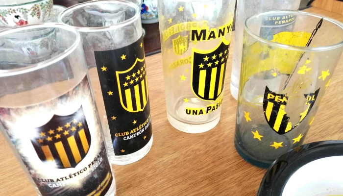 5 Vasos Y 2 Platos Sitio Webs Con Logo De Pen 3 - 17-06-2021