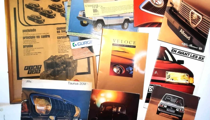 8 Folletos De Ventas De Autos Y Cuadro P 1 - 05-06-2021