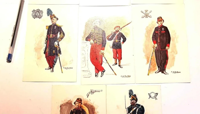 8 postales Uniformes Asociación de Uniformologia del Uruguay