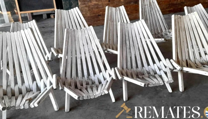 9 sillas plegables bajas de madera