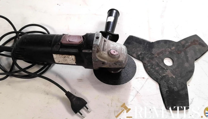 Amoladora y disco de desmalezadora