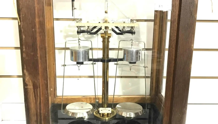 Antigua Balanza De Precision Analitica Mecanica