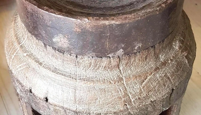 Antigua masa de carro o carreta madera dura