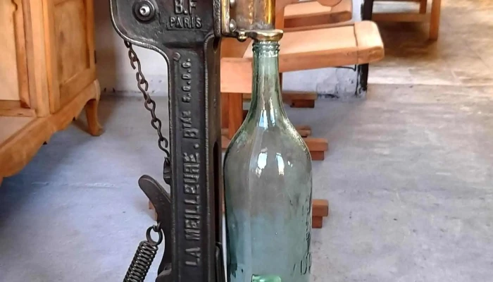 Antigua tapadora de botellas francesa