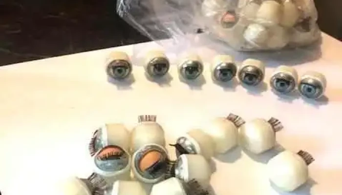 antiguos ojos de muñecas