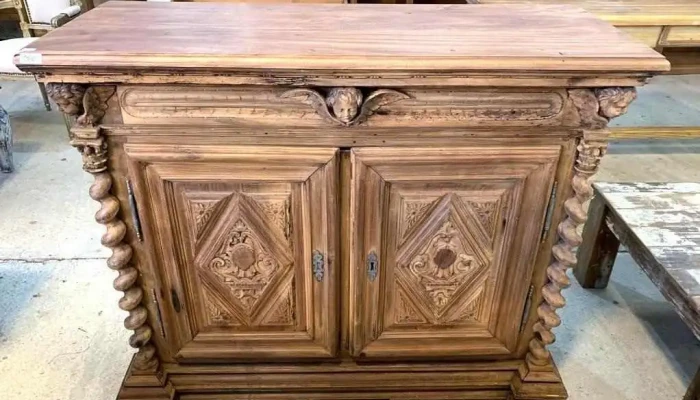 Aparador Renacimiento En Madera Tallada  2 Puertas 1,26 X 0,49 X 1,05 Alto