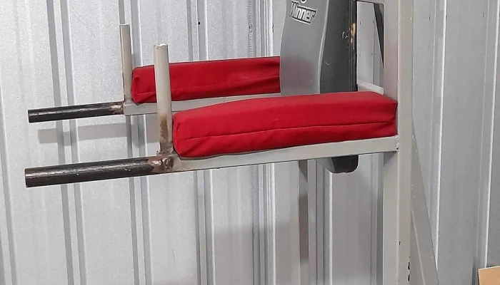 aparato de gimnasia para hacer abdominales parado