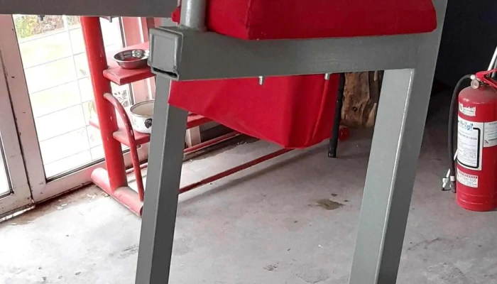 aparato de gimnasia para hacer abdominales parado