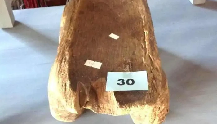 apoya pie en madera rustica