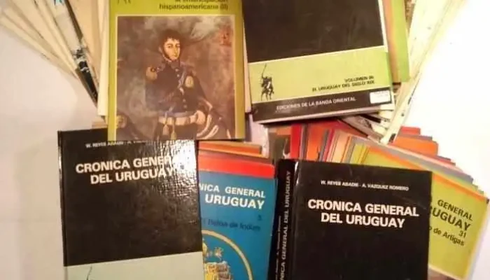 Aprox 80 fasciculos "Cronica Gral del Uruguay