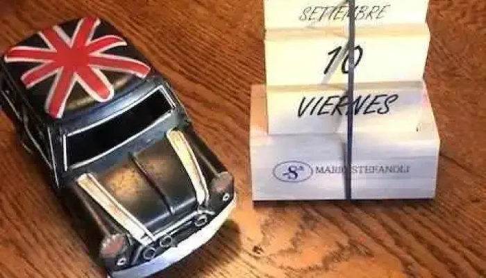 Auto colección Mini Morris en chapa