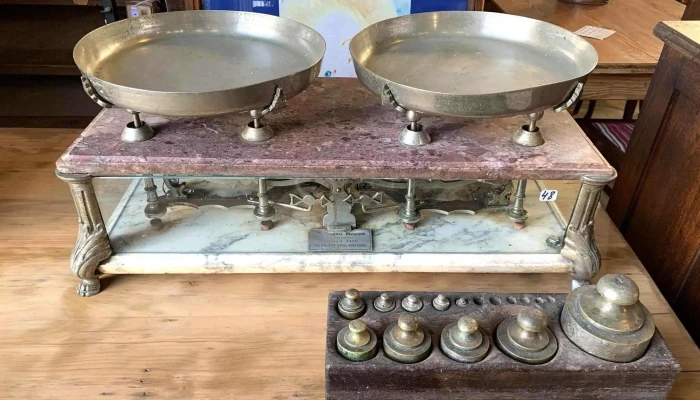 Balanza De 2 Platos En Vidrio Y Marmol Con Cepo