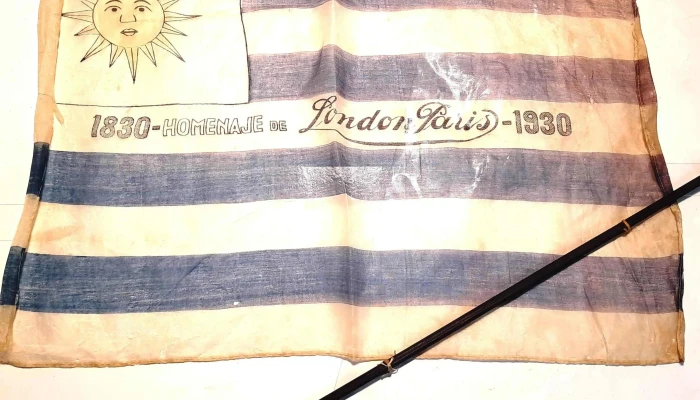 Bandera Uruguaya Del London Paris 1930 M 1 - 05-06-2021