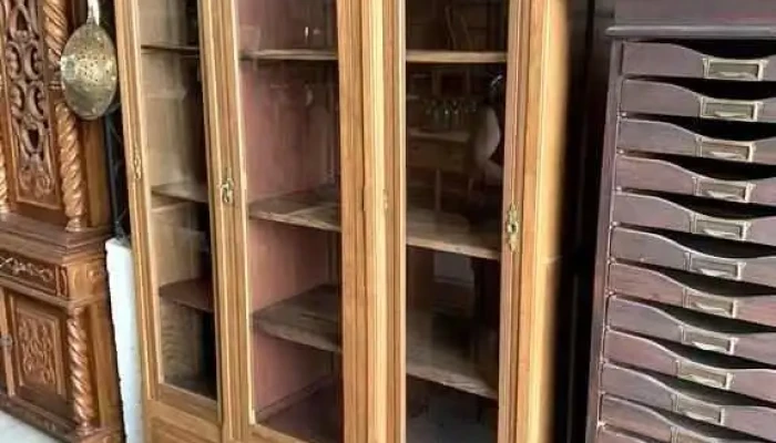 Biblioteca En Roble 3 Puertas Vidriadas Y 3 Caj. 1,40 x 0,50 prof. x 2.05 alto