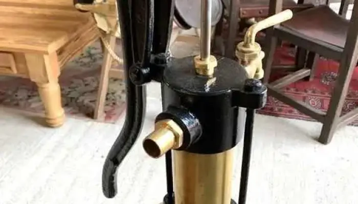 Bomba De Agua En Bronce Con Base De Tron 3 - 06-12-2020