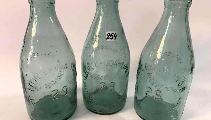Botellas De Leche Cruda Vaqueria