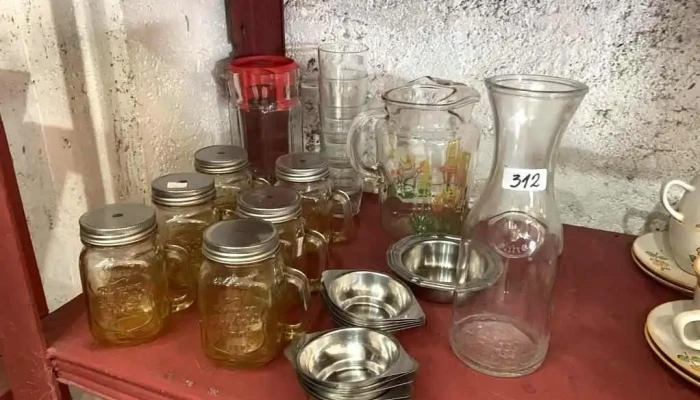 Botellon, 2 Jarras, 6 Jarritas Con Tapa, 10 Copetineras De A.inox Y 5 Vasos