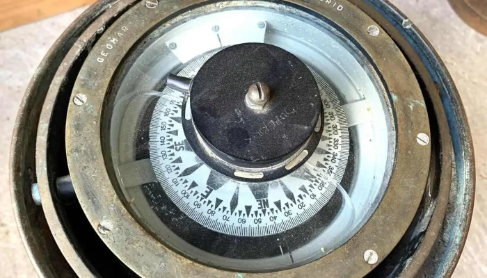 Brujula Bitacora De Barco Con Base Octogonal 0,75 Alto X 0,30 Diam