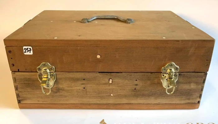 Caja De Pesca En Madera 0,46 X 0,30 X 0,19 Alto