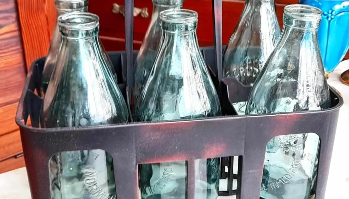 Canasto leche con seis botellas vaqueria Nromando