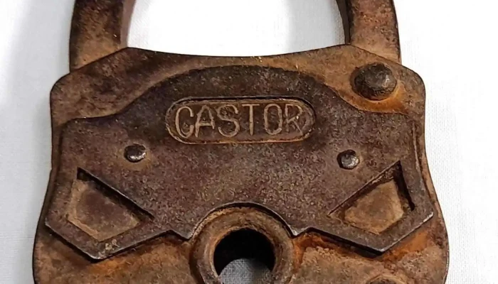Candado antiguo gran tamaño
