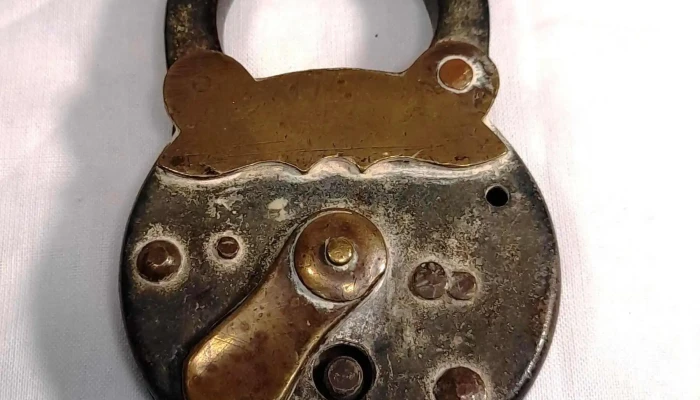 Candado antiguo hierro y bronce