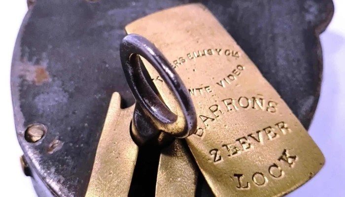 Candado hierro y bronce con llave no funciona