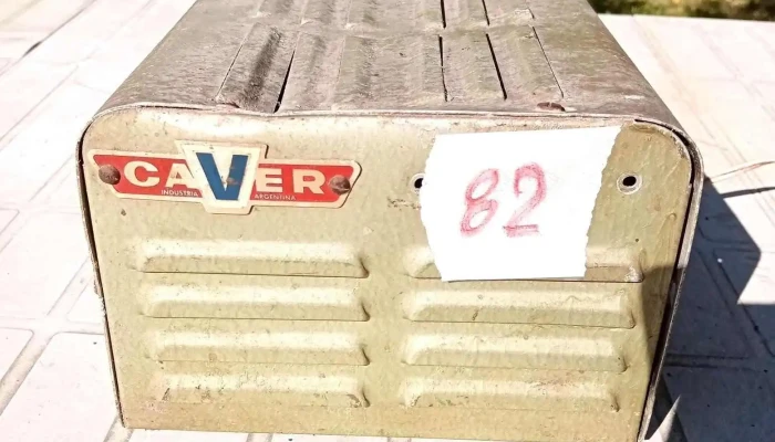 Carpeta Blanes y cuadro de los 33, San Martin, varios fasciculos Diario El Dia y otros y libros Historia Nacional