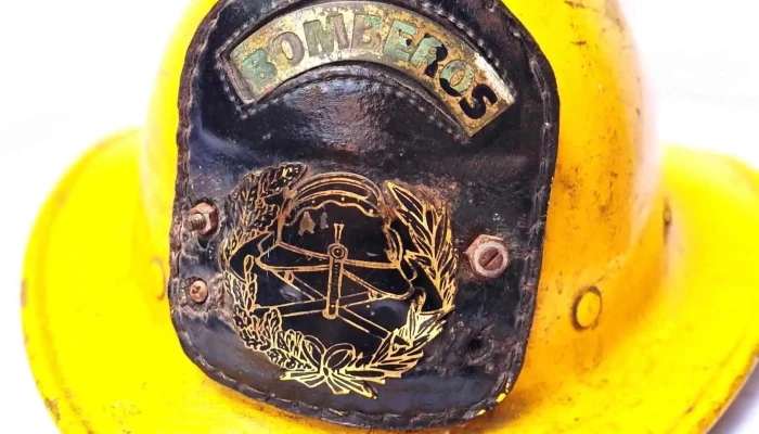 Casco antiguo Bomberos fibra de vidrio