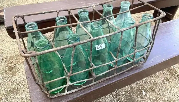 Casillero Con 10 Botellas De Conaprole -  1 - 06-12-2020
