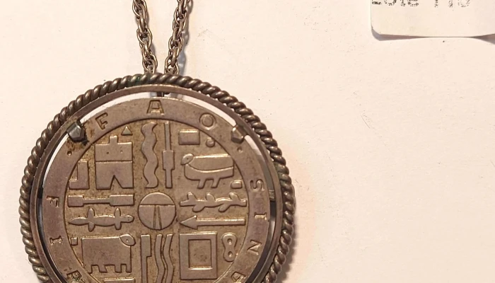 Colgante prendedor de moneda Fao con cadena plata 45 gr