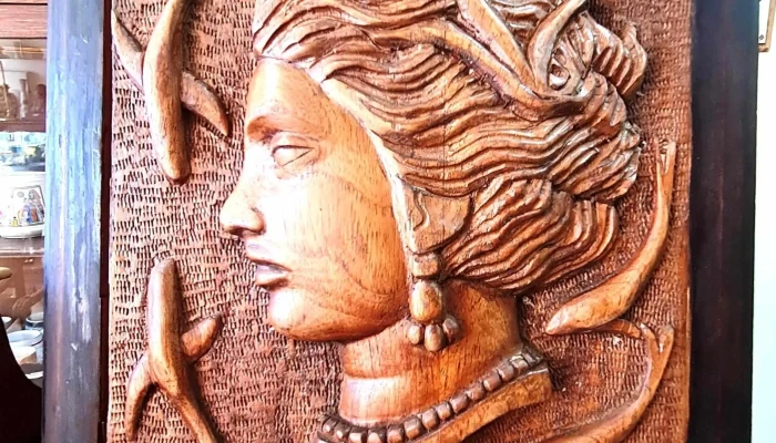 Cuadro de madera repujada imagen mujer