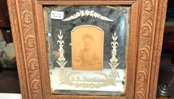 Cuadro religioso espejado imagen San Avelino Italiano marco madera y yeso 35 x 30 cm